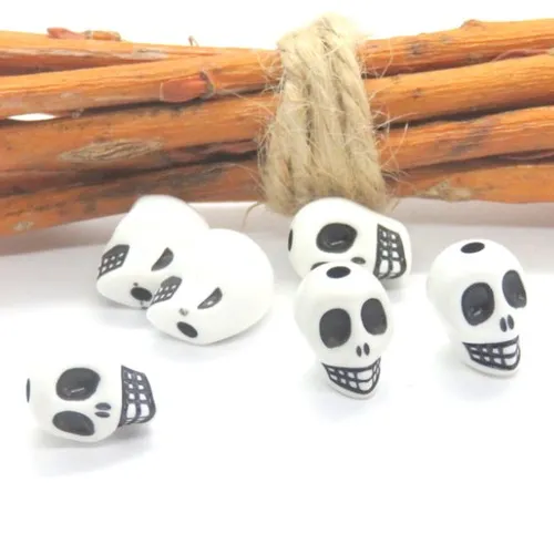 10 perles résine tête de mort noir et blanc