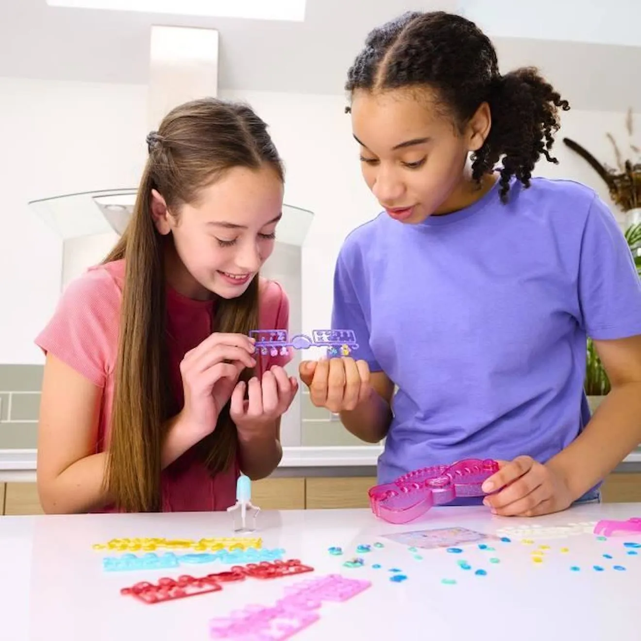 Aquabeads - Nail Studio Princesses Disney - Ongles qui collent avec de l'eau rose - Aquabeads