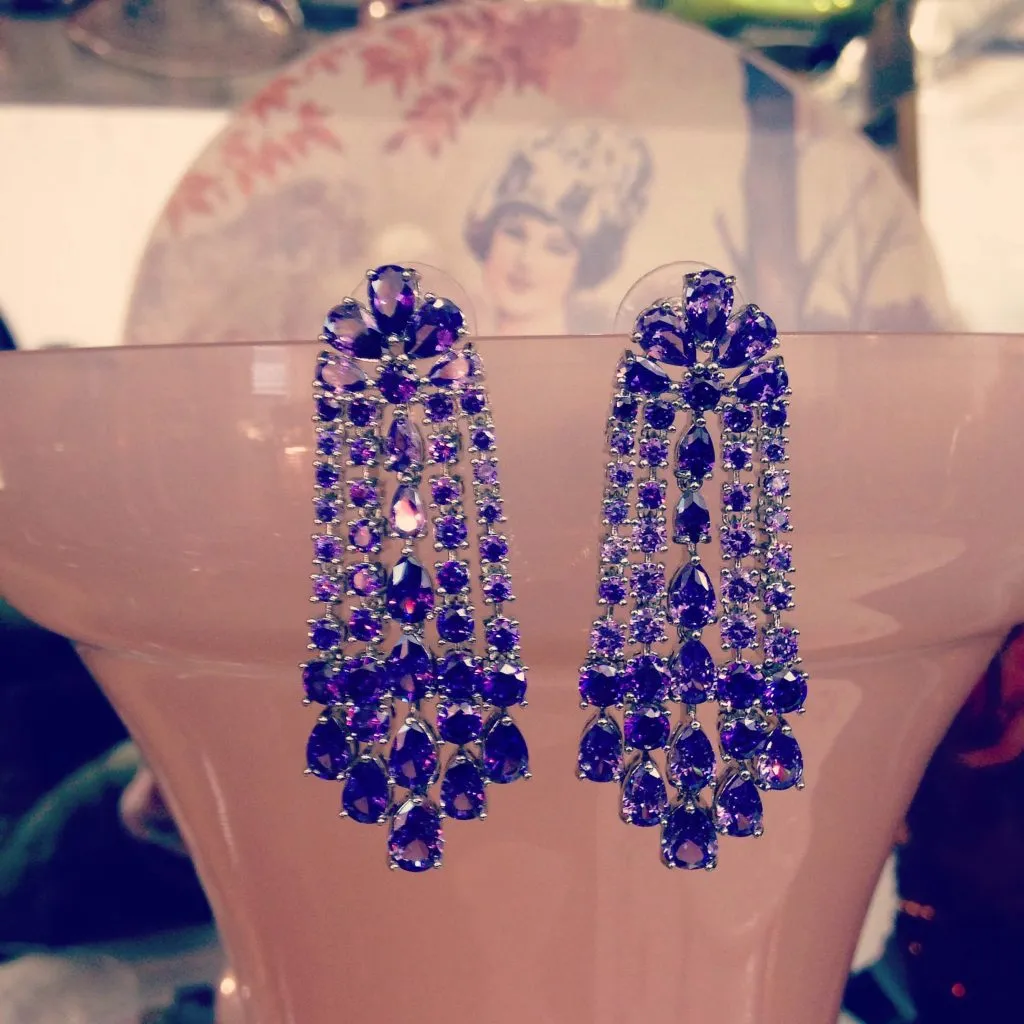 Boucles d’oreilles pendantes en verre améthyste