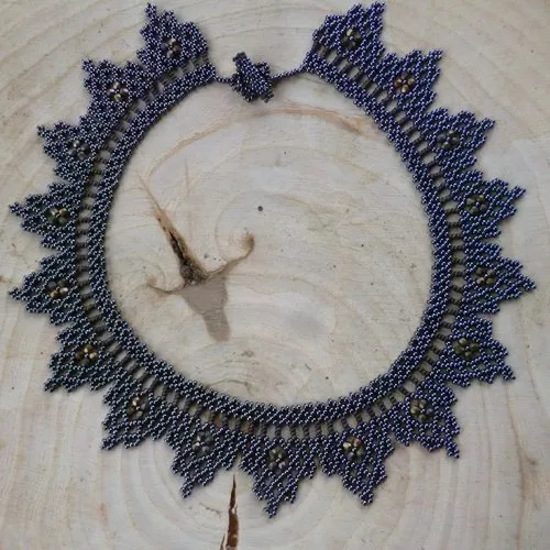 Grey metal triangle lace pearl necklace