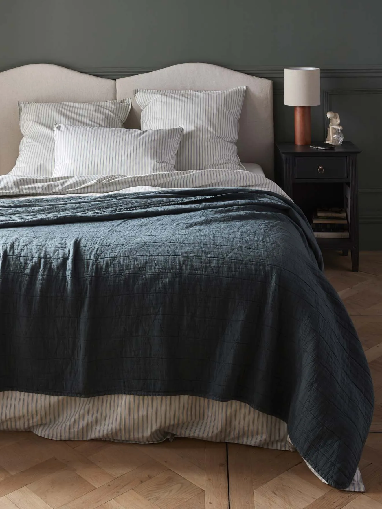 piqué cotton bedspread