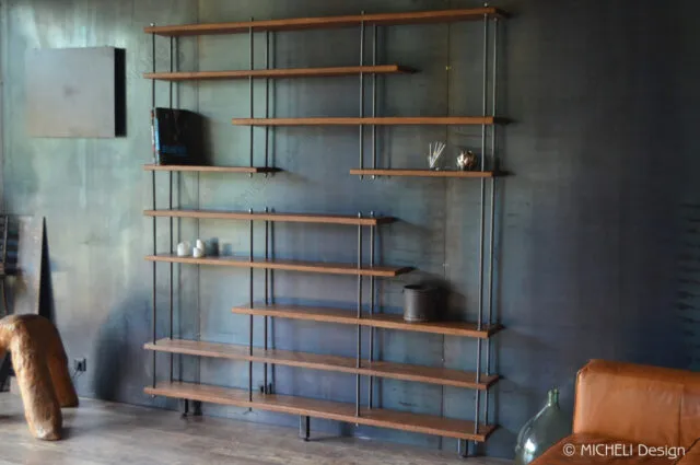 Étagère murale XL en bois et métal sur-mesure ACAMAS - Micheli Design - Marques de France